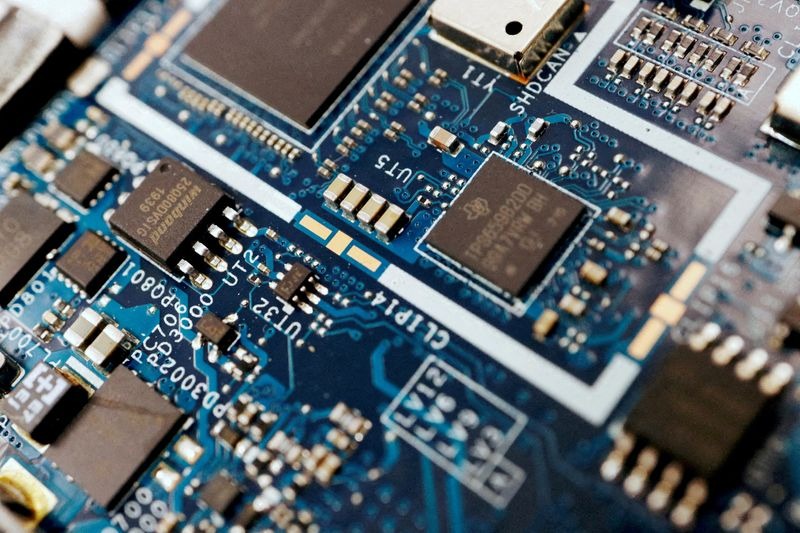 AlexCarterd7's tweet photo. 🧐People keep asking me:
“Is it too late to chase the AI rally?”
🟢This company specializes in liquid cooling for AI servers.
🟢A key supplier for NVIDIA GB300.
Orders secured from Meta, Microsoft, and Amazon.
Production booked through 2029.

🟢Current price: 18.42🔥
🟢Target price: 126.50🔥
Most retail investors overlook upstream suppliers like this.
👉Like + follow, then DM “111” for the full research report—free.