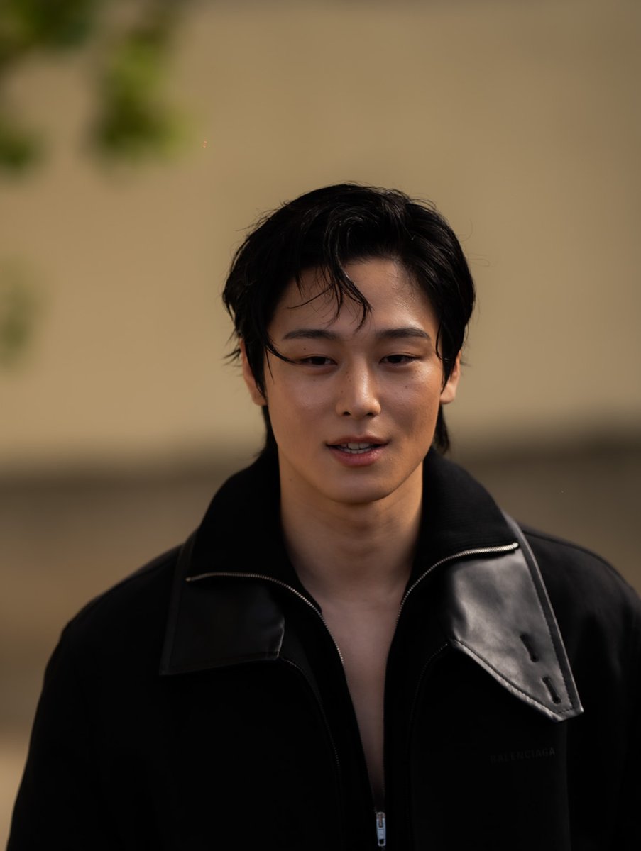 dailyljy's tweet photo. juyeon on photographer robinson krusoer's instagram 📸

JUYEON FOR BALENCIAGA PFW
#JUYEONxBalenciaga
#JUYEON #주연 https://t.co/n0Hdn9yxmB