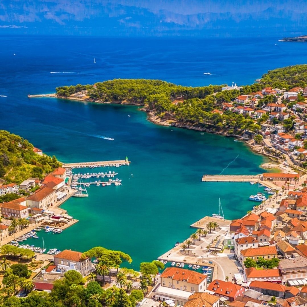 nationofcroats's tweet photo. Jelsa, Croatia 🇭🇷 https://t.co/0527ryWhGw