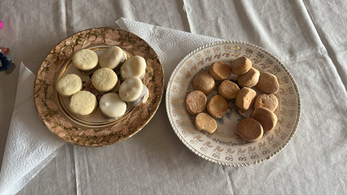 sofiahorseman's tweet photo. TAL CUAL!! desde que vivo en lo de mi abuela sirvo la merienda ASÍ https://t.co/rHjCG3qh79