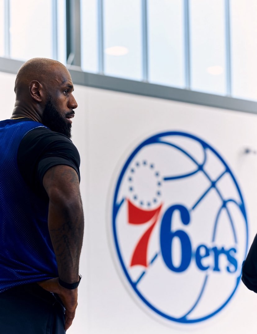 LBJsBest's tweet photo. This LeBron x 76ers pic is cold 🥶💯 https://t.co/MdwJHJMb7F