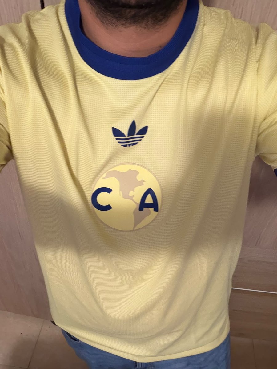 EstiloDeVidaCA's tweet photo. Tremenda la joya de playera. 
Tela muy bonita, colores muy chingones. 

Escudo y logo de Adidas me dejaron que desear, pero aún así, algo diferente algo ÚNICO. 🦅🦅🦅 https://t.co/bqfozj8Rbr