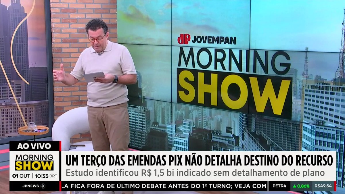 Morning Show broadcast with host presenting a segment titled 'UM TERÇO DAS EMENDAS PIX NÃO DETALHA DESTINO DO RECURSO' about R$1.5 billion in unspecified funds, with a PETR4 ticker showing +0.86% at R$49.54.