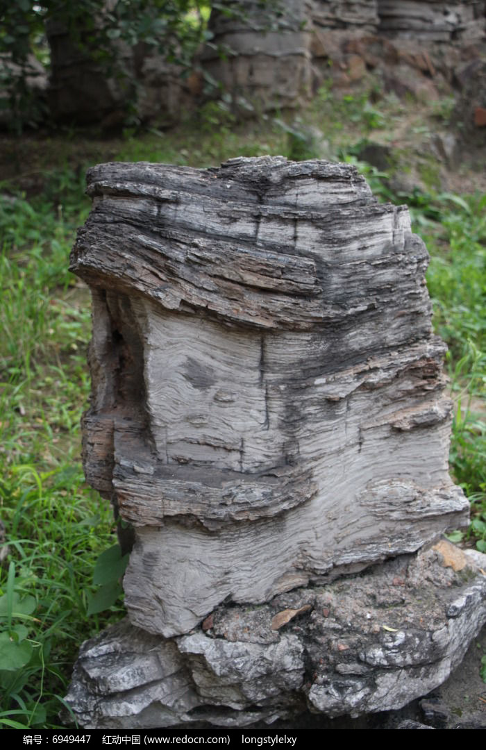 jorda16536's tweet photo. "Check out this fascinating rock from Yan County! Its unique layered structure is such a cool geological find! #Geology #RockHound"， https://t.co/UECE7HPj70