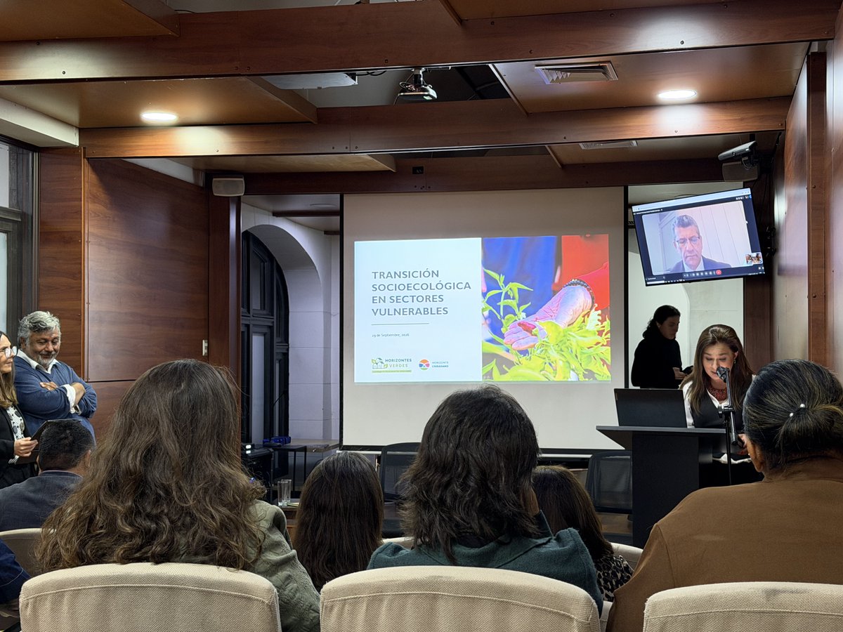 h_ciudadano's tweet photo. 🌿 Presentamos los resultados del estudio "Horizontes Verdes: Transición socio-ecológica en sectores vulnerables en Chile".

Un espacio de diálogo sobre política ambiental, gestión local y desafíos socioambientales.

📲 Descarga en nuestro sitio web: https://t.co/0IbruHHXw8 https://t.co/A45XJGL8Ph