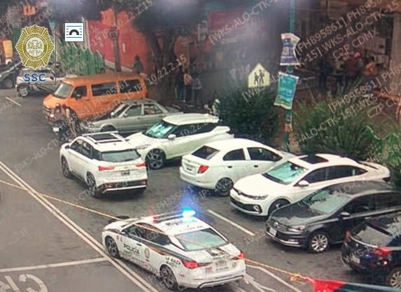 OVIALCDMX's tweet photo. Continúa personal de la #SSC en dispositivo de seguridad y vialidad en inmediaciones de la Escuela Secundaria Tecnica N° 38 "Ing. Mariano Cueller Guerrero", ubicada en calle Sabino y Calle 4, col. Del Gas, @AzcapotzalcoMx.
#RegresoAClases #MovilidadCDMX https://t.co/lweYUvTDbk