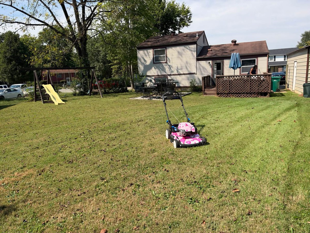 iamrodneysmith's tweet photo. Today I had the honor of meeting & mowing the lawn of Lesley Lewis, a breast cancer survivor of 31 years. She was only in her 20s when a lump she thought was a cyst turned out to be aggressive breast cancer. Given just one week to choose between a lumpectomy and a mastectomy, she turned to prayer and made one of the hardest decisions of her life. She underwent a mastectomy followed by chemotherapy. What touched my heart most was hearing her say, “31 years.” That’s 31 years of birthdays, memories, watching her son grow up, and now enjoying life as a grandmother to two beautiful girls. Just imagine all those precious moments she might have missed. Today, she’s here to share her story and give hope to others facing this battle. ❤️🎀 Be sure to check out their video in my next post.