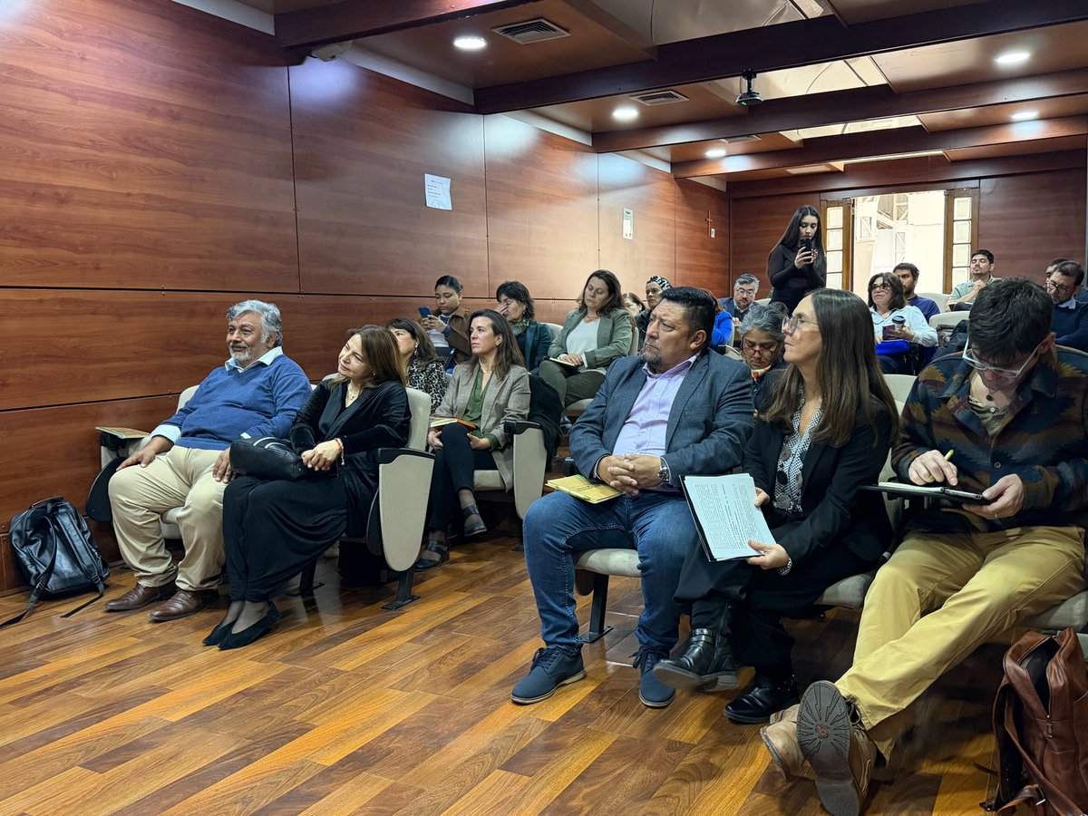 h_ciudadano's tweet photo. 🌿 Presentamos los resultados del estudio "Horizontes Verdes: Transición socio-ecológica en sectores vulnerables en Chile".

Un espacio de diálogo sobre política ambiental, gestión local y desafíos socioambientales.

📲 Descarga en nuestro sitio web: https://t.co/0IbruHHXw8 https://t.co/A45XJGL8Ph