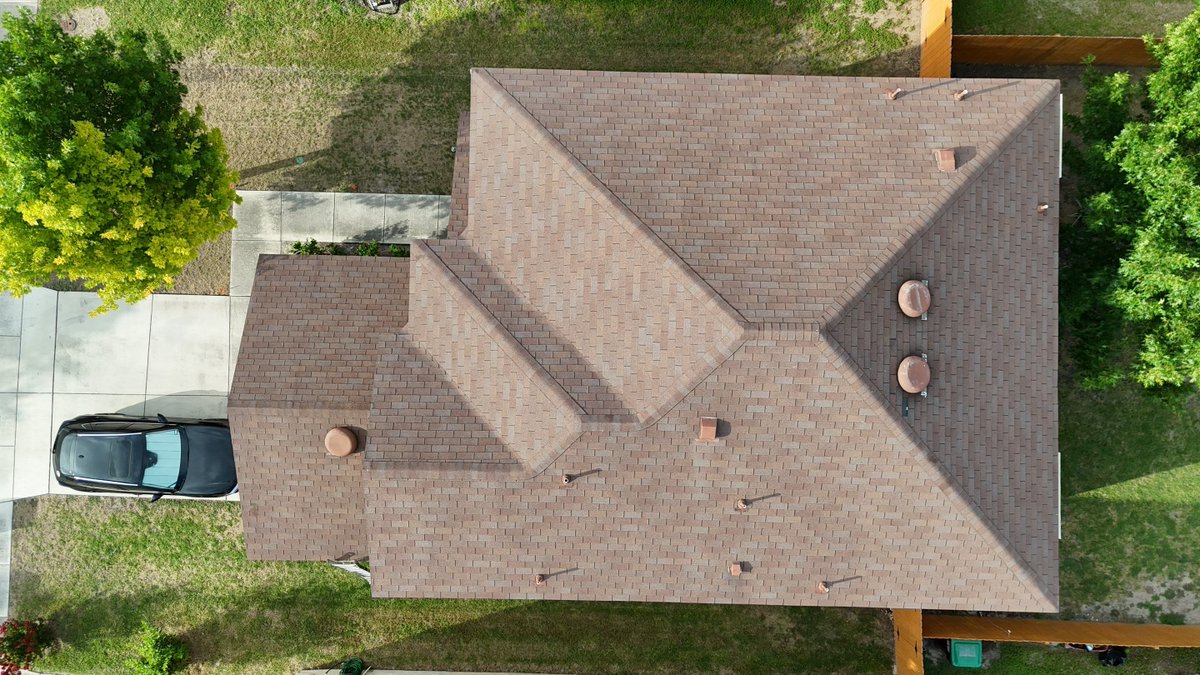 SilverHornTexas's tweet photo. We completed a durable roof replacement in San Antonio using Malarkey Vista Class 4 Impact Rated shingles. Built to handle Texas hail and keep your home protected. Need an estimate? Call Silver Horn Roofing at 210-675-8090! #SanAntonio #Roofing #SilverHornRoofing https://t.co/kW2LsQ2BqN