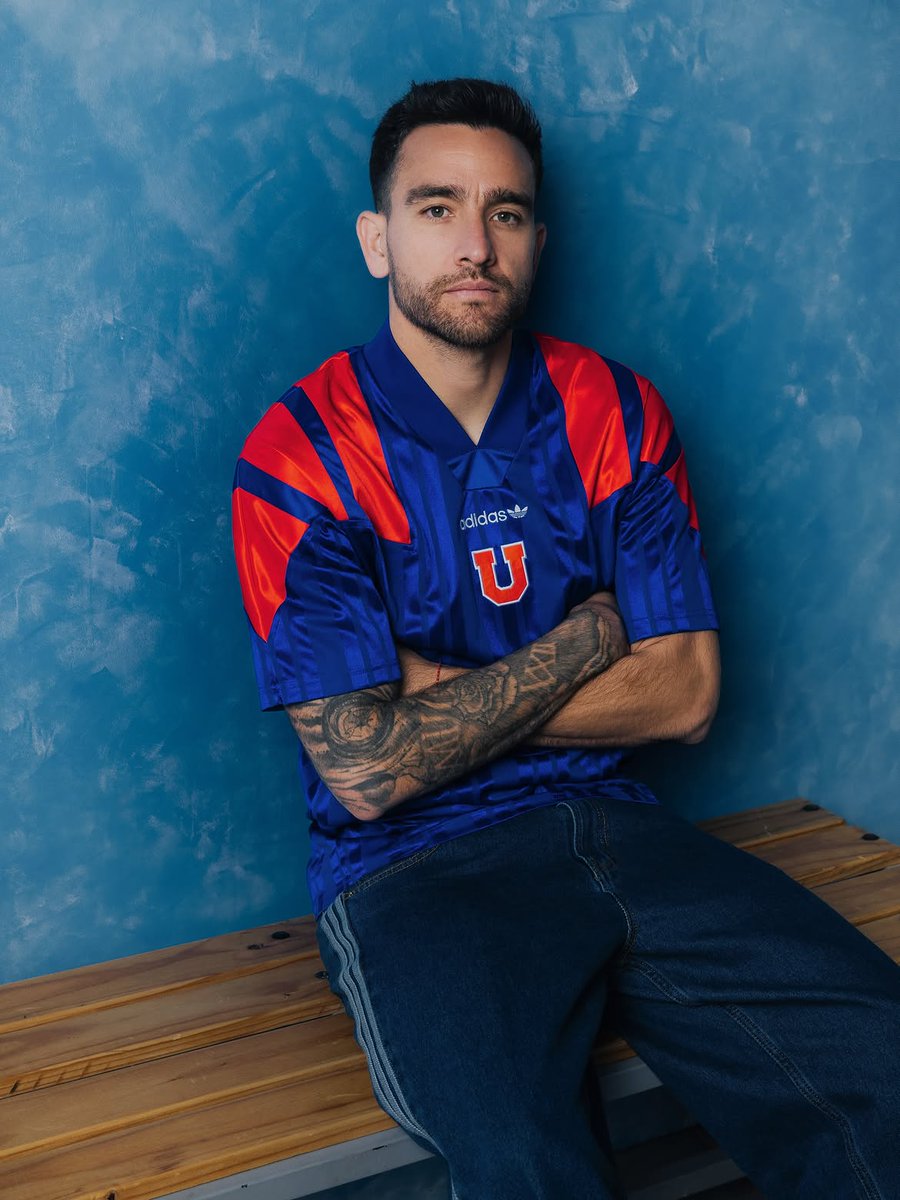 udechile's tweet photo. Todo lo esencial, nada de lo que no lo es. ​
​El equipamiento de la U, con orgullo azul para sus hinchas 🔵🔴​

Nuevo adidas EQT PACK, disponible en tiendas adidas, https://t.co/3eX0C2iHcx y en https://t.co/ShpXyED2Zw​

#adidasFootball https://t.co/ybNqZLLX1i