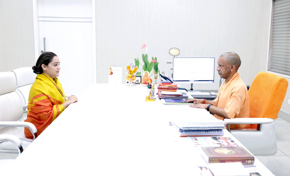 myogioffice's tweet photo. मुख्यमंत्री श्री @myogiadityanath जी महाराज से आज लखनऊ में उ.प्र. राज्य महिला आयोग की उपाध्यक्ष श्रीमती अपर्णा यादव जी ने शिष्टाचार भेंट की। https://t.co/RXGu8VAcKP