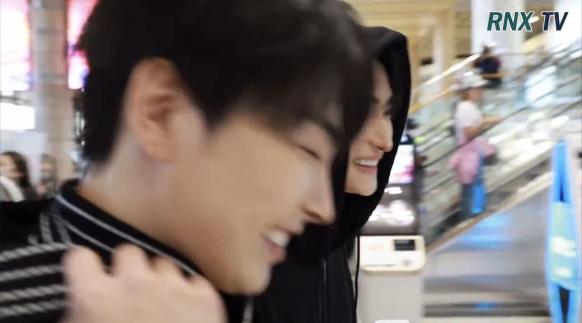 squirrelj00ng's tweet photo. They looks so good together… they are also attached at the hip these days 🧐 https://t.co/HI6bnIW2zd