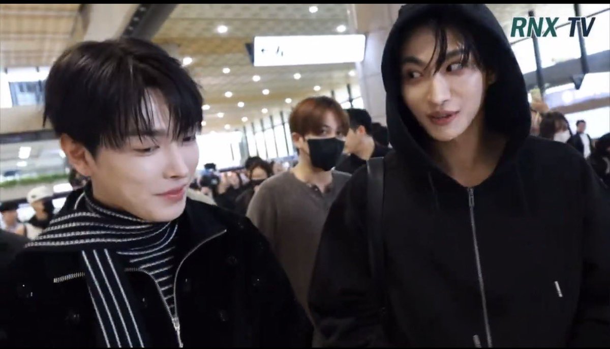squirrelj00ng's tweet photo. They looks so good together… they are also attached at the hip these days 🧐 https://t.co/HI6bnIW2zd