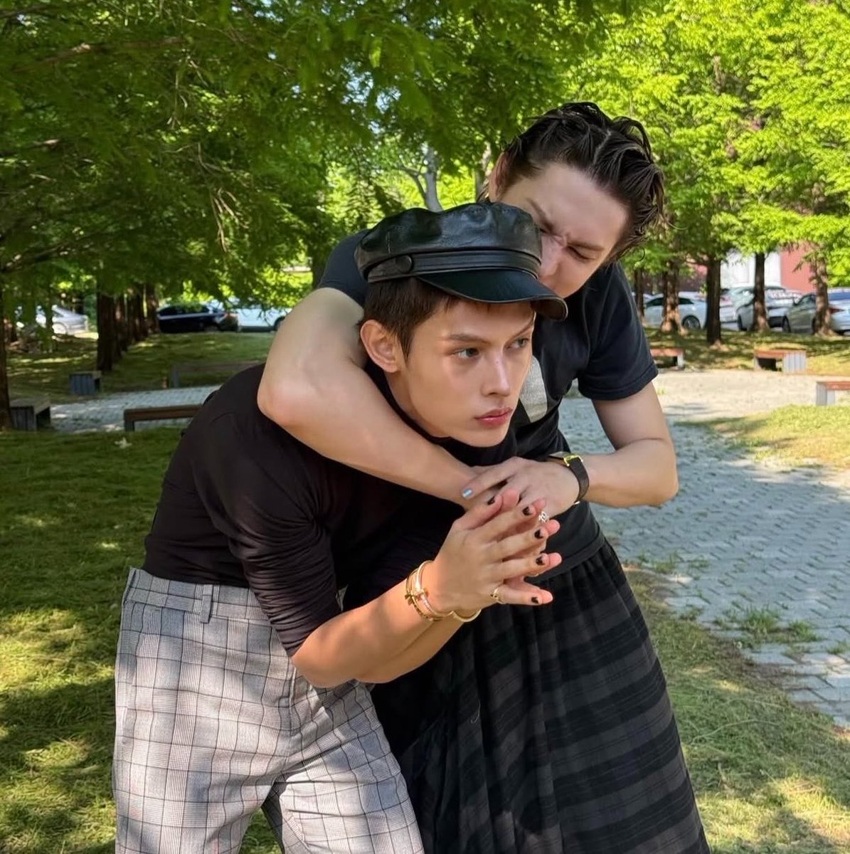 Apepiette's tweet photo. 아니 근데 임마는 진짜 독보적인 관계성인듯
얼굴합은 둘도없는 찰떡궁합인데 성격은 너무안맞아서 오히려 서로의 캐릭터성을 부각해주는 효과를 얻음 https://t.co/GBWS0oDUKJ
