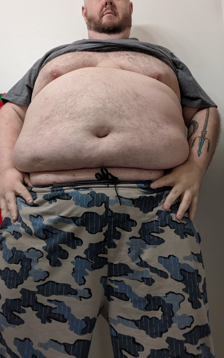 fat_and_fun's tweet photo. It's been a great day off so far, want to make it even better? #nsfw #nsfwtwt #chubby #bear #bi #bigbelly #fatpad https://t.co/kEKDtY2pxk