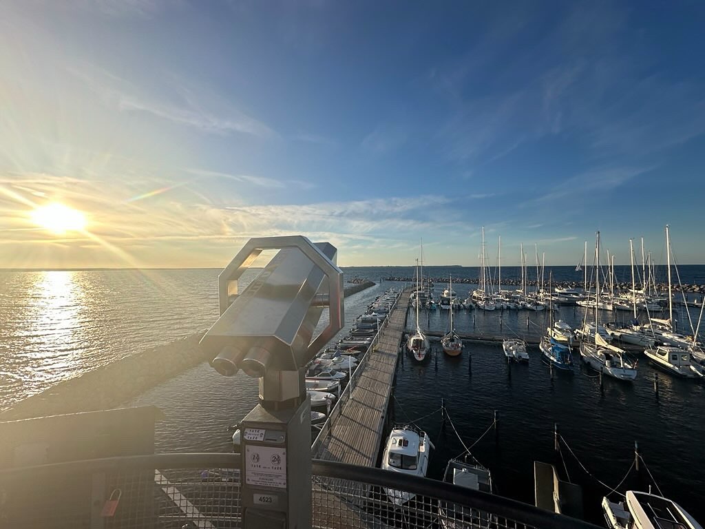 pjsilva77's tweet photo. #gesehenundandichgedacht #glowe #kaparkona #rügenliebe #ostseeküste #binocularview #telescopeview #fernglasblick #focusmoment #iseefaces #pareidolia #katrinviews #blickaufsmeer https://t.co/5SDRgZs29K