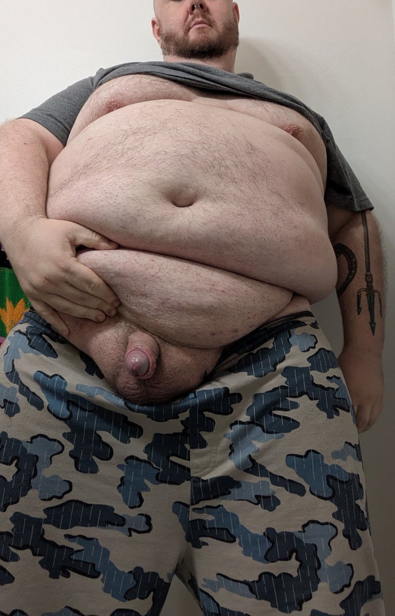 fat_and_fun's tweet photo. It's been a great day off so far, want to make it even better? #nsfw #nsfwtwt #chubby #bear #bi #bigbelly #fatpad https://t.co/kEKDtY2pxk