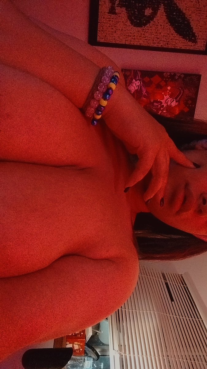 BLUNTSOFGLITTER's tweet photo. Don't hate the player HATE THE GAME HAHAASSSHAJSJSJ

#weedtwt #Nsfwtwt #boobs #bigtits #seattle #selling #drugtwt https://t.co/DLmRvMIdnS