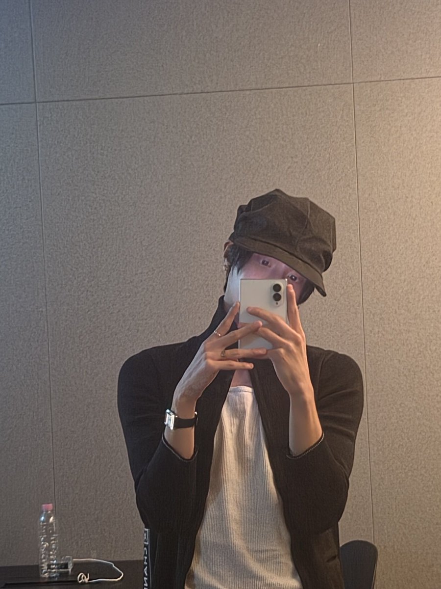 riize_archives's tweet photo. 261001 🎸💭 https://t.co/D8G0XnXTlU