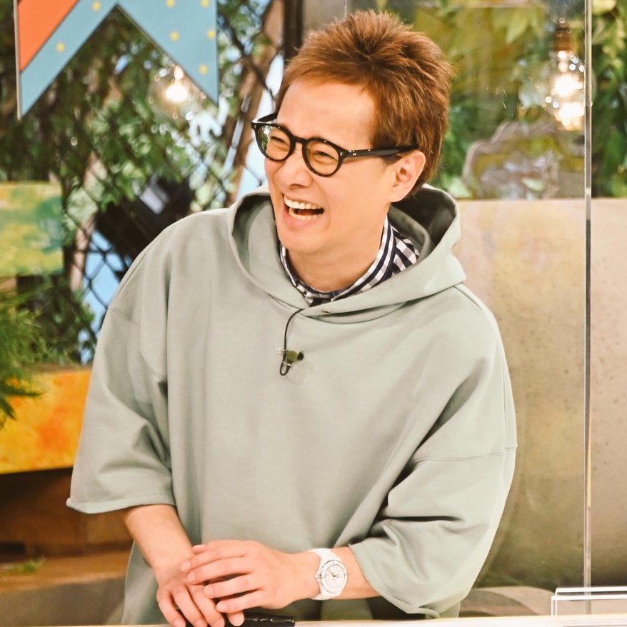 5pXcoxjWUjQ4UUD's tweet photo. 若い頃から視力良くないよね
(一緒♡一緒♡
コンタクトが苦手なトコも
なんかカワイくて好きなトコだよ
はっぴーメガネday https://t.co/4ag8I5p2M4