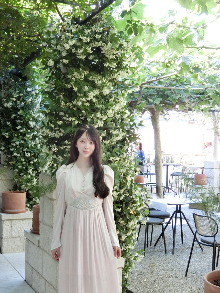 mionaaaaa15's tweet photo. 写真集お渡し会の当日券販売が決定しました🌼
お待ちしています☺️！

東京
10月17日（土）13：00～
HMV&amp;BOOKS SHIBUYA
https://t.co/GXqggckUH1

大阪
10月18日（日）13:00～
HMV&amp;BOOKS NAMBA
https://t.co/CIck9Kgtcl

名古屋
10月25日（日）13:00～
ジュンク堂書店名古屋店
https://t.co/IabRXbEH1I https://t.co/mfs9uC9pIs