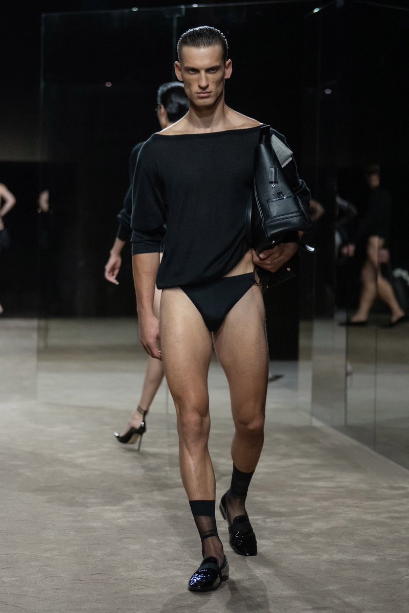 HifashionPages's tweet photo. Yacht attire Tom Ford SS27 https://t.co/2BmXGoYfj4