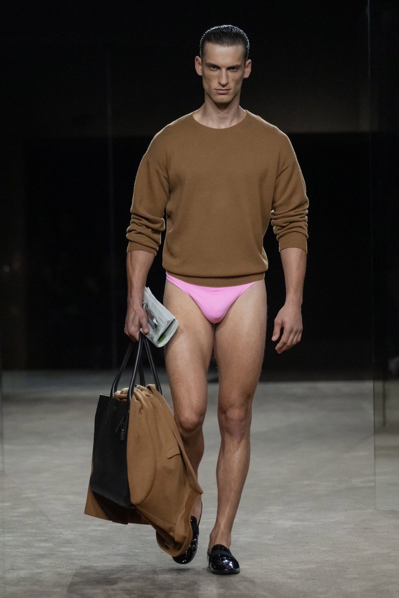 HifashionPages's tweet photo. Yacht attire Tom Ford SS27 https://t.co/2BmXGoYfj4