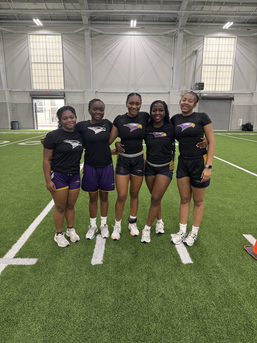 LE_HOOPS's tweet photo. Big ⬆️ to our War Eagle 🫶🏾Challenge Winners‼️ Battle ropes/Kettlebells/Med Ball Slams/Tug of War 💪🏾
Coi/Kearstin/Leyah/Cherechi/Ta’Nyiah
@RichardsonHS1 @RISDAthDept
#5weekchallenge #mentaltoughness #WarEaglesweek #WAWG https://t.co/Go4EwaVtiY