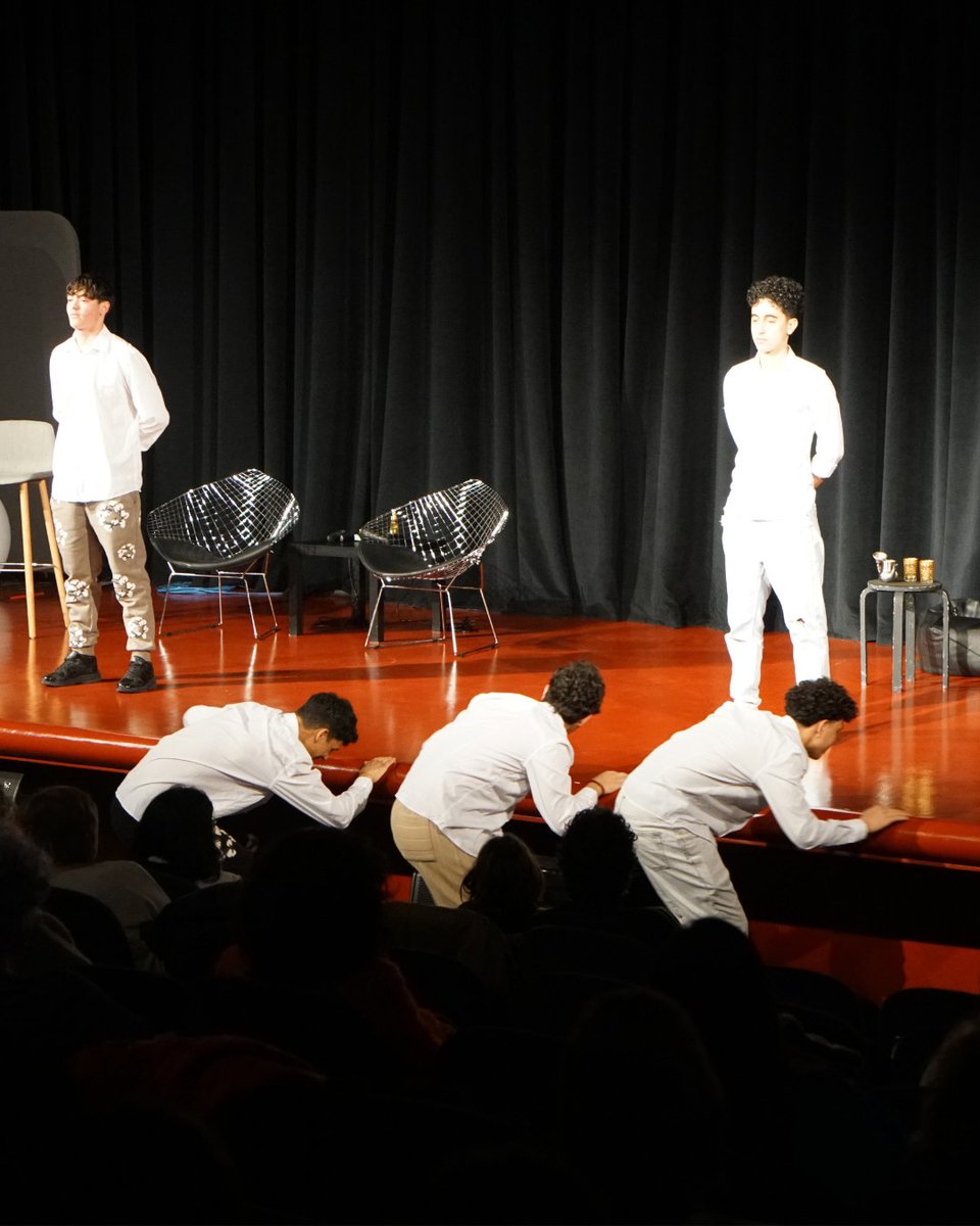 casalinfants's tweet photo. 📢 No et perdis 'FRAGMENT(ATS)', l'obra de teatre social creada per jovent migrat de 'Rassif a escena'. Serà un espai per plantar cara als discursos d'odi, dialogar i trencar estigmes.

🗓️ 15/10, a les 18 h
📍@calabria_66 
🎟️ Inscriu-te 👉 https://t.co/TsLv0ewI9J

@laxixateatre https://t.co/W32zYfqeVh