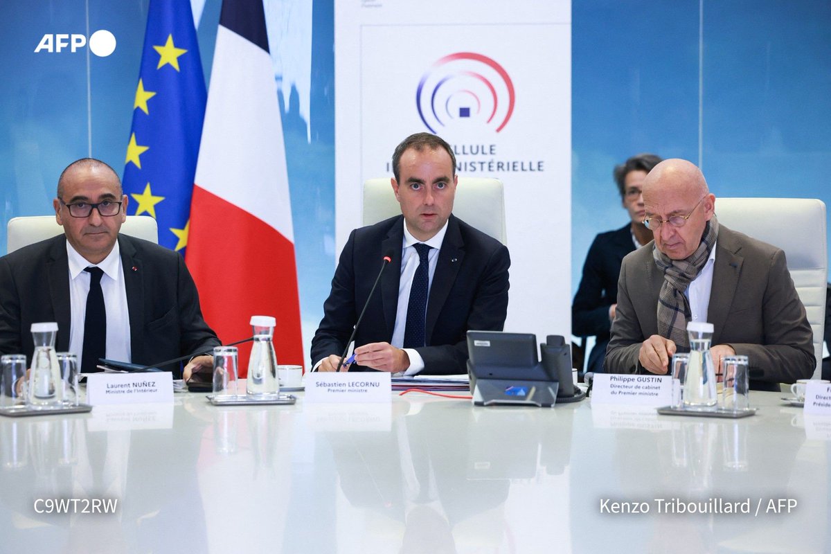 afpfr's tweet photo. 🇫🇷 Blocage des lycées: les services de renseignement estiment que le mouvement de contestation est une "manœuvre organisée par LFI et ses proxys de l'ultra-gauche", a indiqué Matignon à l'issue d'une cellule interministérielle de crise convoquée par Sébastien Lecornu ⬇️ https://t.co/3eT3Z3MR21