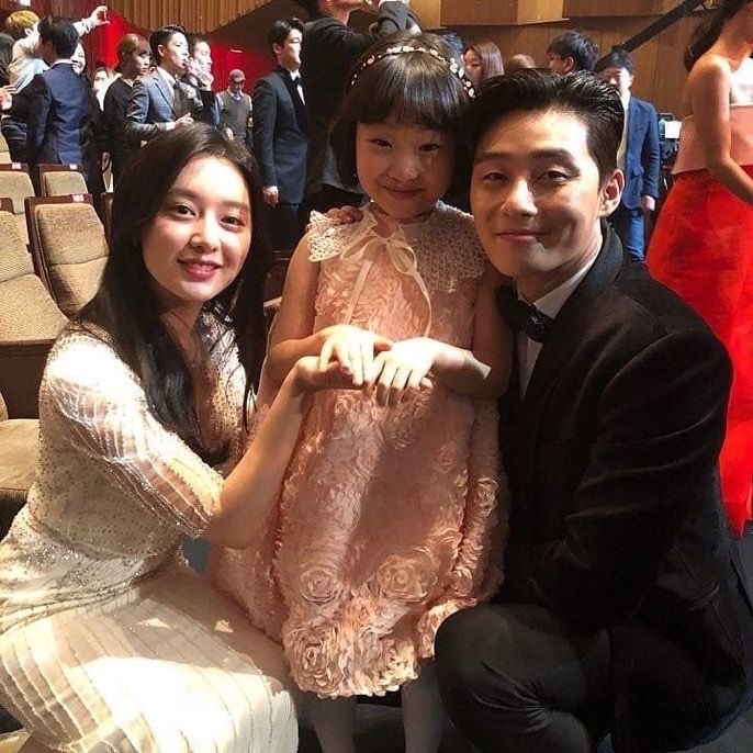 qccr966rk4's tweet photo. I love how my parents are getting all that love because of the nostalgia ✨😭😍😂guys keep boosting the post we need that reunion the 10th anniversary for FFMW is a need #FFMW #kimjiwon #parkseojoon https://t.co/yQIR0RzOn7