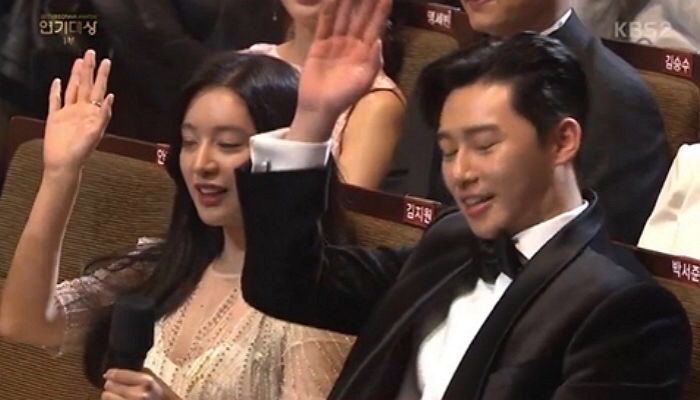 qccr966rk4's tweet photo. I love how my parents are getting all that love because of the nostalgia ✨😭😍😂guys keep boosting the post we need that reunion the 10th anniversary for FFMW is a need #FFMW #kimjiwon #parkseojoon https://t.co/yQIR0RzOn7