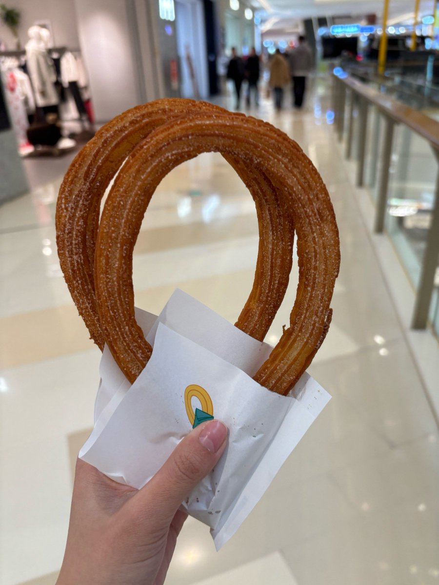 Finniganuoc0g's tweet photo. Churros crujientes con azúcar, el snack perfecto para una tarde callejera https://t.co/wX7adCgBBD