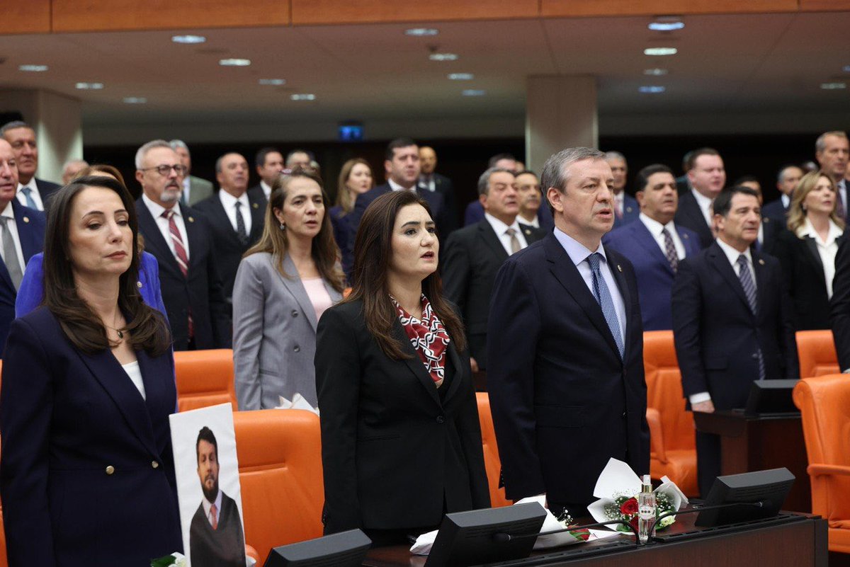 SEVDAERDAN's tweet photo. TBMM 28’inci Dönem 5’inci Yasama Yılı bugün başladı. CHP Grubu olarak;

📌 Ücretli çalışanlar ve emeklilerin sorunları
📌 Emeklilikte adalet arayanlar
📌 Staj ve Çıraklık Sigortası mağdurları
📌 Bağ-Kur prim şartının 7200’e düşürülmesi
📌 Çiftçilerin sorunları
📌 Taşerona kadro
📌 3600 Ek gösterge
📌 Kamu atamaları
📌 Mülakatın kaldırılması
📌 Laik ve çağdaş eğitim
📌 Hayat pahalılığı
📌 Hak ve Özgürlüklerin Korunması ve Geliştirilmesi
📌 Yargı Bağımsızlığı, Tarafsızlığı ve Şeffaflığının Geliştirilmesi
📌 İnfaz düzenlemesi
📌 Ehliyet affı

gibi toplumun beklentilerini gündemde tutarak halkımız için mücadele etmeye devam edeceğiz.