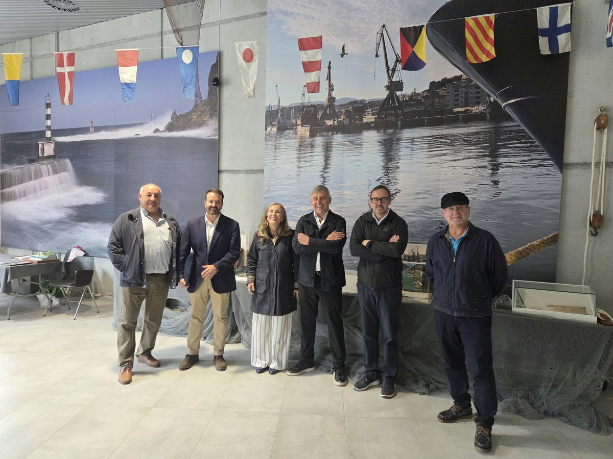 PasaiaPort's tweet photo. 💼 Esta mañana hemos recibido la visita del Club de Empresas de Baztan-Bidasoa ‘Don Miguel de Múzquiz’. 

El club reúne a más de 60 compañías y se ha acercado a Pasaia interesado en conocer de primera mano la actividad del puerto. https://t.co/rMCmF4Rax2