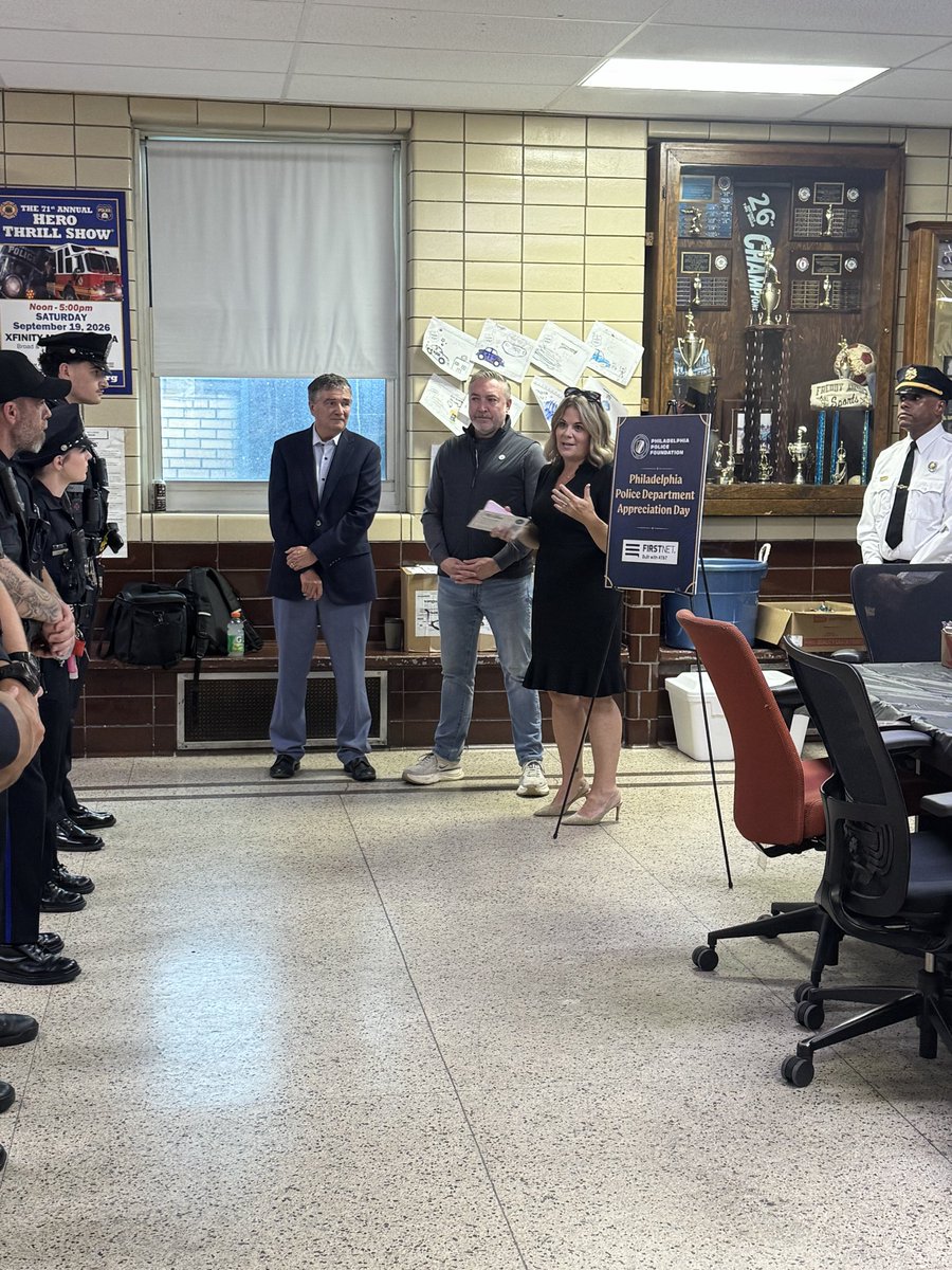 PPD26Dist's tweet photo. Thank you to the Philadelphia Police Foundation for your presence and generosity in supplying lunch to the Officer’s of the 26th District. @PPDAnthonyLuca @PPD26Dist @PhillyPolice https://t.co/FHJJgRjOzX