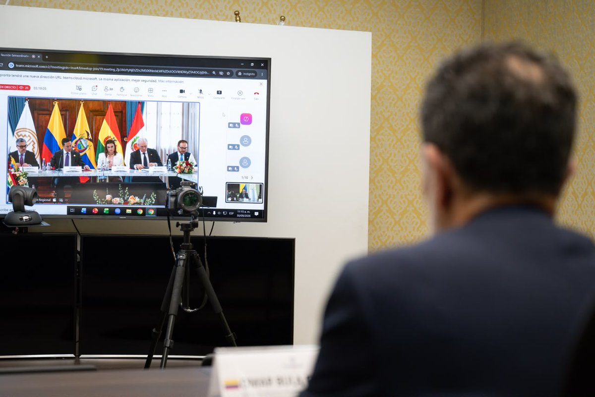 CancilleriaCol's tweet photo. Colombia reafirmó en Quito su compromiso con la cooperación andina para combatir la delincuencia organizada transnacional y fortalecer la seguridad regional.

El canciller Omar Bula destacó los avances en la implementación de la Decisión 922 y respaldó nuevos instrumentos contra el tráfico ilícito de armas y en materia penitenciaria:

“Estos dos instrumentos contribuyen sin lugar a duda a sembrar espacios de acción a las organizaciones criminales y a fortalecer la seguridad de nuestros países”, afirmó.

Para el Gobierno del presidente @ABDELAESPRIELLA, recuperar la seguridad y devolverles la tranquilidad a los colombianos es una prioridad que también se fortalece mediante la cooperación internacional.