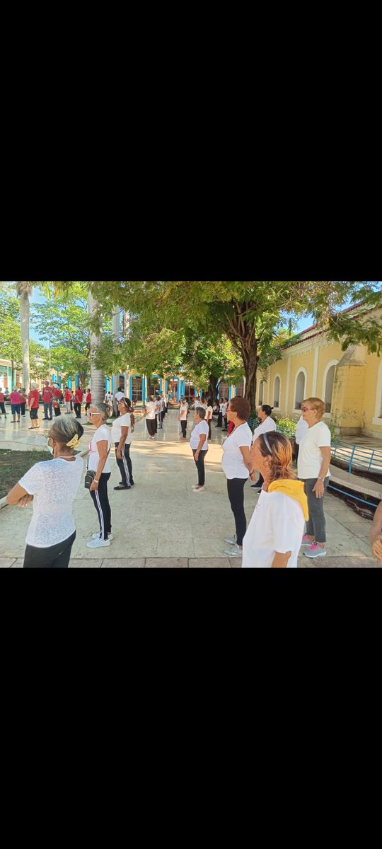DaudinotLa72838's tweet photo. En el día de hoy el Combinado Deportivo Centro realizó en el parque Martí la actividad del Adulto Mayor #GuantánamoTierraDeCampeones https://t.co/Sy4XTGoOug
