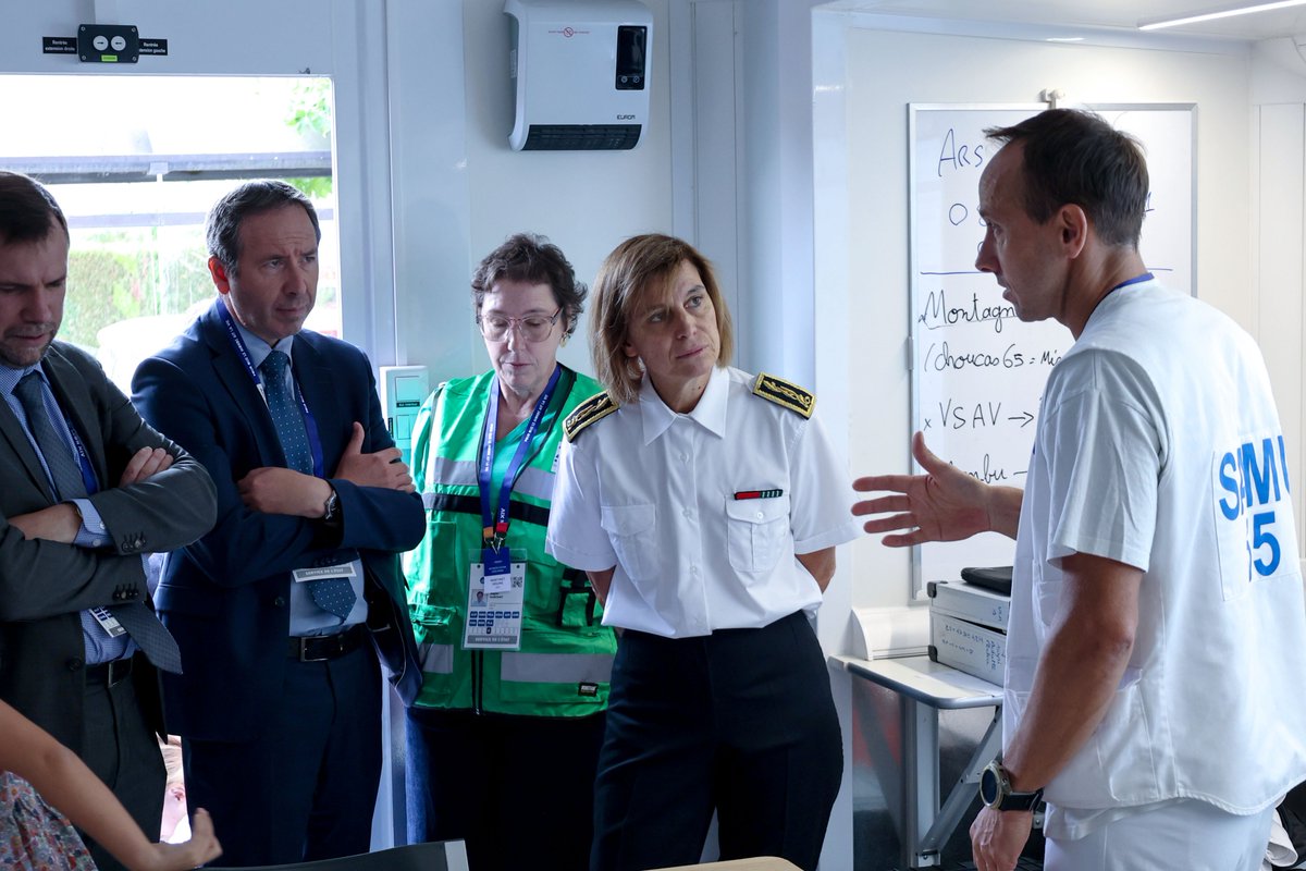 Prefet65's tweet photo. #VotreSécurité | La #préfète65 remercie l’ensemble des acteurs mobilisés lors de la visite du #PapeLéonXIV à Lourdes. Sapeurs-pompiers, professionnels de santé, bénévoles et renforts régionaux ont permis la prise en charge de 475 personnes durant ce week-end. https://t.co/Ko273N0Pqw