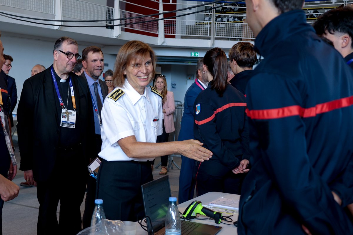 Prefet65's tweet photo. #VotreSécurité | La #préfète65 remercie l’ensemble des acteurs mobilisés lors de la visite du #PapeLéonXIV à Lourdes. Sapeurs-pompiers, professionnels de santé, bénévoles et renforts régionaux ont permis la prise en charge de 475 personnes durant ce week-end. https://t.co/Ko273N0Pqw
