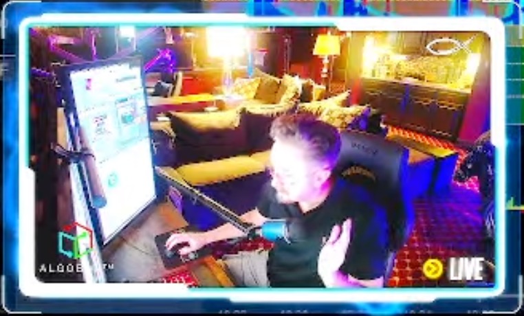 DonJamesTrades's tweet photo. Vinny is on another live stream right now, trading NQ_F https://t.co/ssstkRRqFX