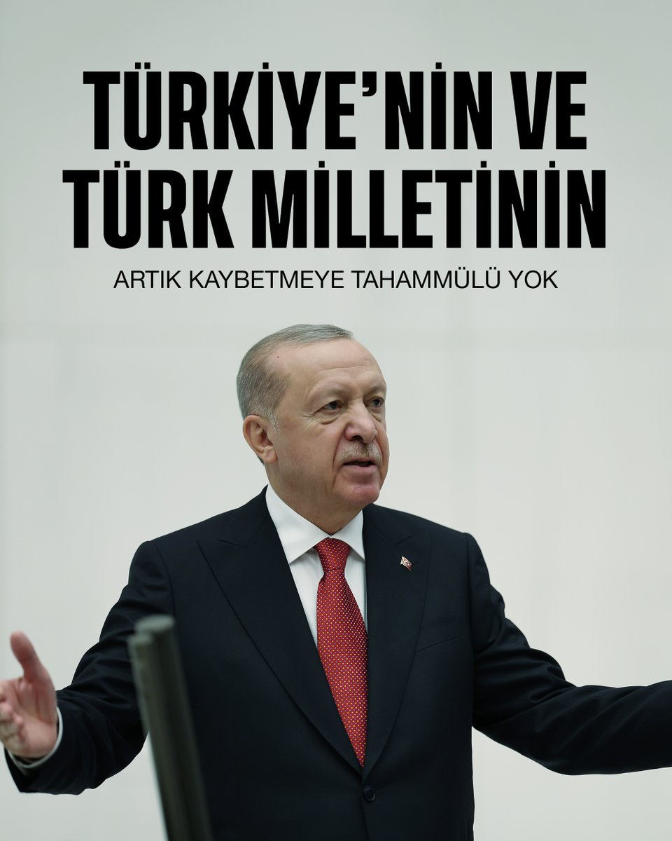 RTErdogan's tweet photo. Binlerce yıldır bir arada yaşayan; huzur, barış ve karşılıklı saygı çerçevesinde bir arada varlığını sürdüren milletimizin, son dönemde artan bir şekilde siyaset ya da siyaset dışı aktörler vasıtasıyla kutuplaştırılması, sadece iç dinamiklerle açıklanamaz.

Sünni ile Alevi, Türk ile Kürt, Müslüman ile gayrimüslim, asırlar içinde huzur ve dayanışmayı esas alan müşterek bir yaşam zemini inşa etmiştir.

Bu ve benzeri farklılıkları bir çatışmaya, bir kutuplaştırmaya dönüştürmek, Türkiye’nin deyim yerindeyse fabrika ayarlarını bozmak demektir.

Türkiye’nin ayarlarının bozulması siyasetin işine yaramaz, sadece ve sadece Türkiye’nin hasımlarının işine yarar.

Yakın tarihimizde bunu hep beraber tecrübe ettik.

Türkiye kaybederken kazanan, Türkiye’nin rakipleri, Türkiye’nin yeminli düşmanları olmuştur.

Ne Türkiye’nin ne de Türk milletinin artık kaybetmeye tahammülü yoktur.

Hiç kimsenin de Türkiye’ye ve Türk milletine kaybettirmeye hakkı yoktur.