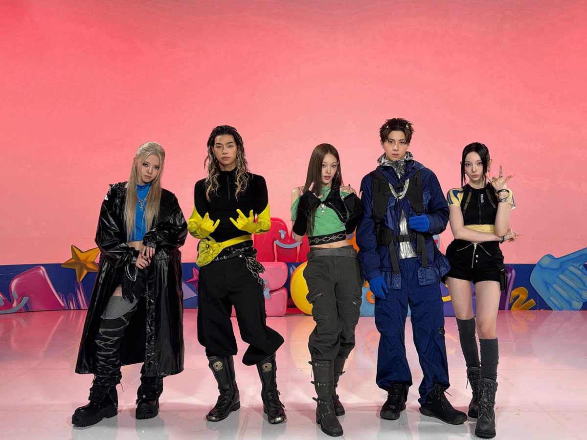 ALLDAY_PROJECT's tweet photo. [📸] 261001 #TO_DAY

Mnet 엠카운트다운 🤟💥

#ALLDAYPROJECT #ADP #올데이프로젝트
#CRASH
#THEBLACKLABEL #더블랙레이블 https://t.co/vCwiyb5Mdm