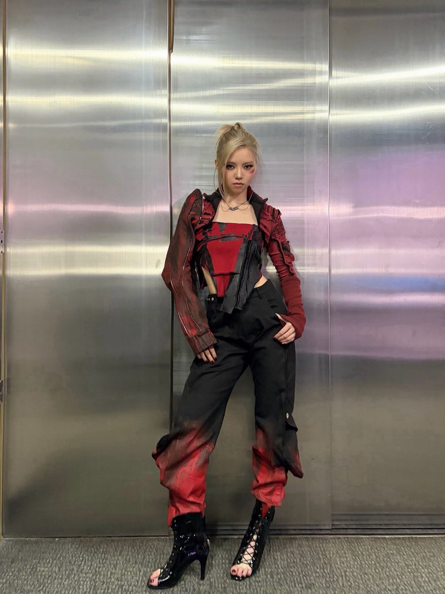 ALLDAY_PROJECT's tweet photo. [📸] 261001 #TO_DAY

Mnet 엠카운트다운 💔🖤

#ALLDAYPROJECT #ADP #올데이프로젝트
#BAILEY #베일리
#CANTKILLME
#THEBLACKLABEL #더블랙레이블 https://t.co/NIyBftRZ9z