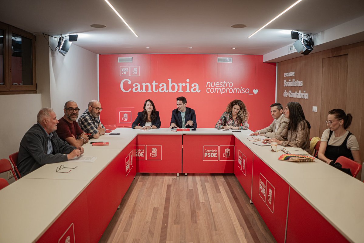pedro_casares's tweet photo. La educación es un derecho para todos, vivamos donde vivamos.

Propondremos en el @parlacan extender progresivamente la gratuidad del transporte escolar a los alumnos de Bachillerato y FP que viven en entornos rurales.

Reunión con la Junta de Personal Docente de #Cantabria. https://t.co/s0oyHRxiYk
