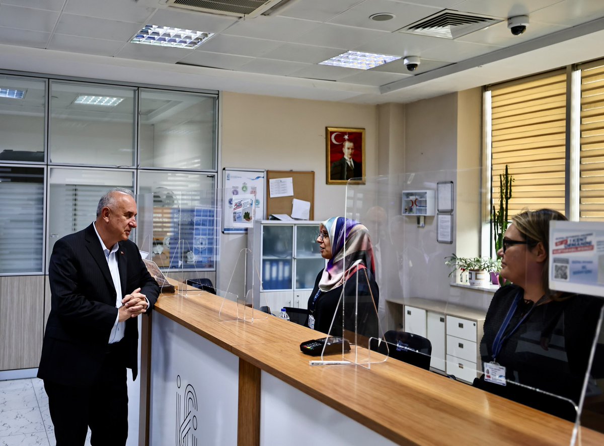 SafakBasa's tweet photo. 📍Sultangazi Şube Müdürlüğümüzü ziyaret ederek mesai arkadaşlarımızla bir araya geldik. Bu vesileyle Yönetim Kurulu toplantımızı da şubemizde gerçekleştirdik.

📊 Toplantımızda; Sultangazi ilçemizde devam eden ve planlanan altyapı yatırımlarını, abone hizmetlerimizi ve vatandaş memnuniyetini artırmaya yönelik çalışmalarımızı ele aldık.

🌿 İstanbul'un her ilçesinde güçlü altyapı, güçlü gelecek vizyonuyla çalışmaya devam ediyoruz.