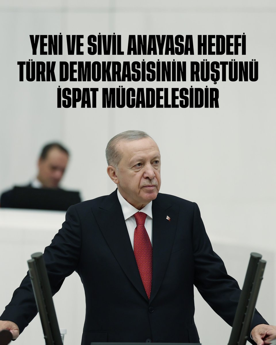 RTErdogan's tweet photo. Yeni ve sivil bir anayasa hedefi, Türk demokrasisinin rüştünü ispat mücadelesidir.

Millet egemenliğinin kalpgâhı olan Gazi Meclisimiz, her dönem ve her koşulda anayasa yapmaya ehildir, yetkilidir.

Fakat sahip olduğu siyasi çeşitlilik hasebiyle içinde bulunduğumuz dönem, bir anayasa teşebbüsü için belki de en ideal dönemdir.

Bu meclis, Türkiye’nin millî ve hayati meseleleri söz konusu olduğunda müzakere ve uzlaşma kapasitesinin sağlamlığını zaten göstermiştir.

Bilhassa “huzura, demokrasiye, kardeşliğe kalkan 467 el” ile sivil siyaset, vesayetin ördüğü psikolojik duvarları yıkmış, ön yargıları tuz buz etmiştir.

Bunu Türk demokrasisi adına, milletimizin gelecek umutları adına tarihî bir kazanım, büyük bir başarı olarak görüyoruz.

Temennimiz, bu başarının gündelik çekişmelere kurban edilmeden Türk siyasetinde yeni bir dönemin müjdecisi olmasıdır.