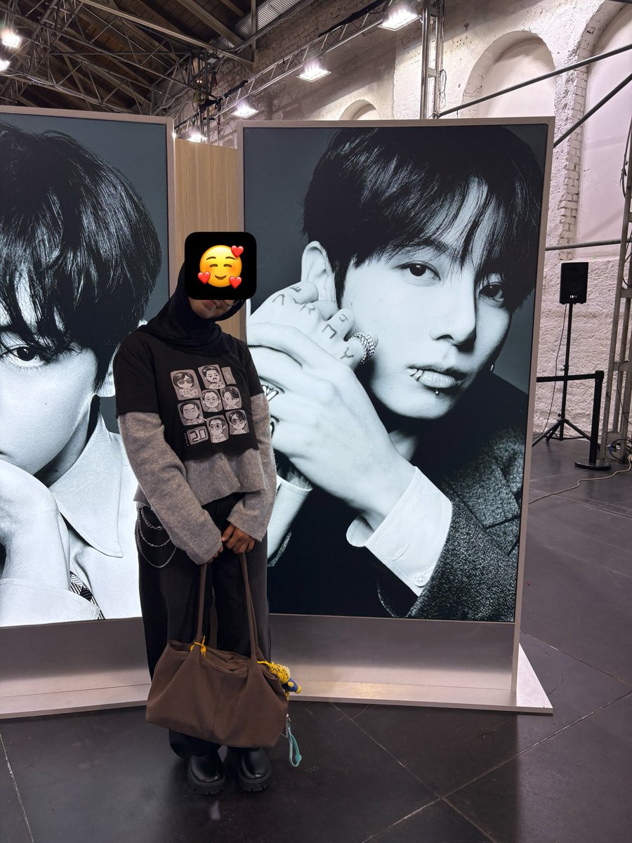 Jungsonie's tweet photo. Insp by Jk https://t.co/y8g3M8xPPR