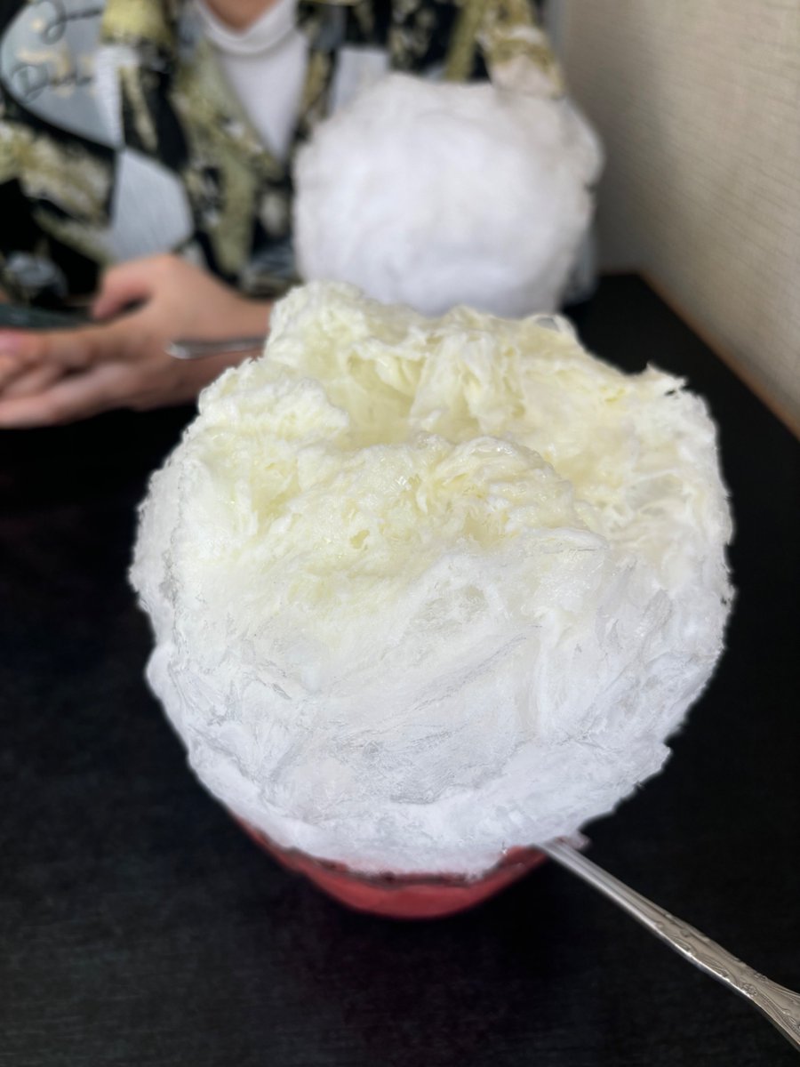 jr_nyn's tweet photo. 【追加】
④ 広栄堂
生グレープフルーツソフト、通称「生グソ」というおもろネームで有名なかき氷屋さん。リーズナブルなのにサイズデカイ(写真参考)。おりの学校の近く(身バレ)
⑤ Café＆Restaurant Bookmark
おしゃれな駅前のカフェ。パンケーキ有名だけど個人的にはカレーとオムライスも好き。 https://t.co/avQT6xbHbZ