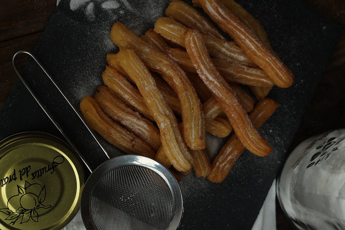 Dells09w9's tweet photo. Churros recién fritos con azúcar glass, la mejor parada en el camino! Crujientes por fuera, suaves por dentro, probados y aprobados!， https://t.co/F6IfWJunzd